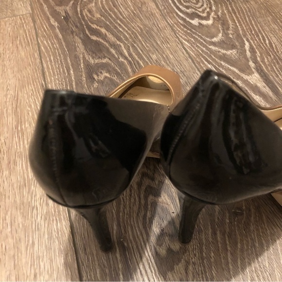 Guess high heels Black Patent And Gold Peep Toe GUESS Size 9 M 5” heel - Picture 9 of 9